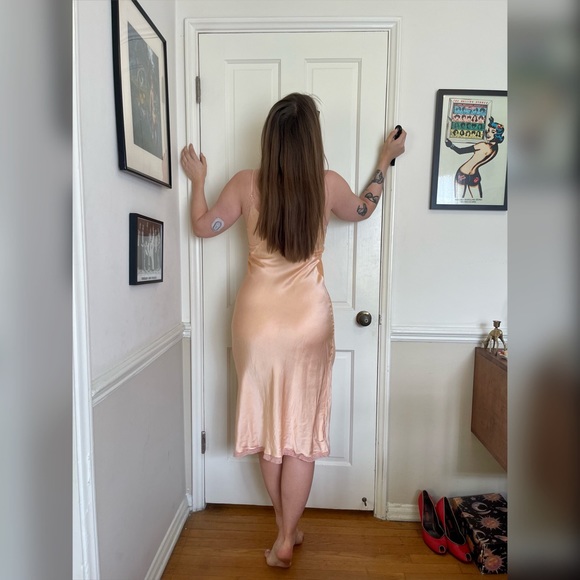 40s Vintage Peach Satin Slip - Picture 3 of 9
